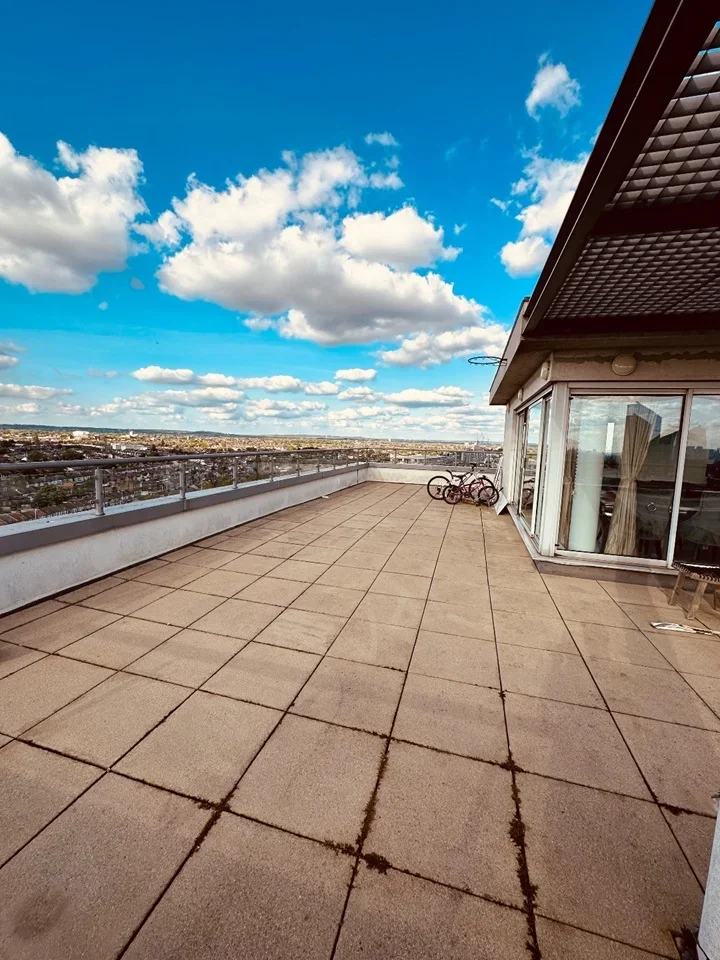 Flat Axon Place in Greater London