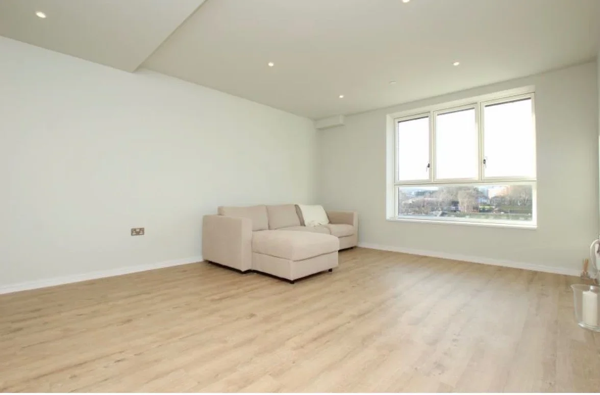 Flat Dalby Avenue in Bristol