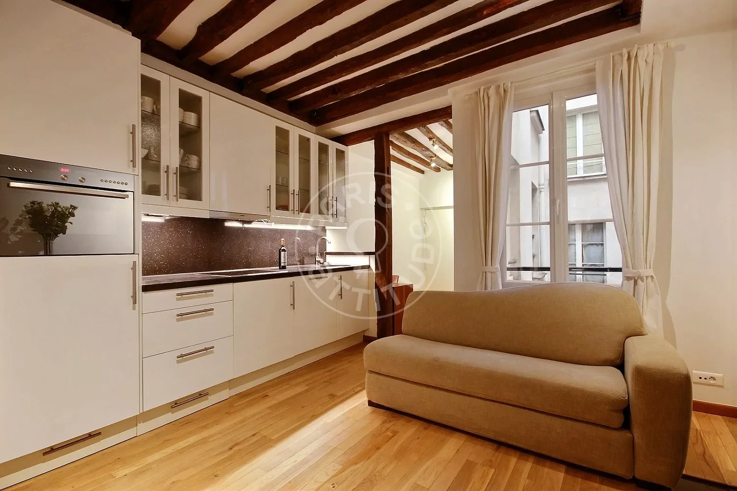 Flat Rue Saint-Honoré in Paris