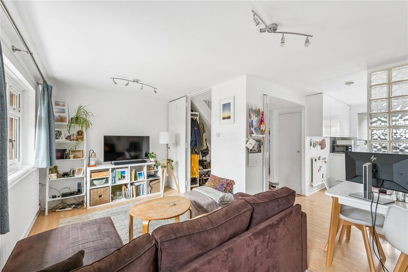 Flat Eckford Street in Greater London