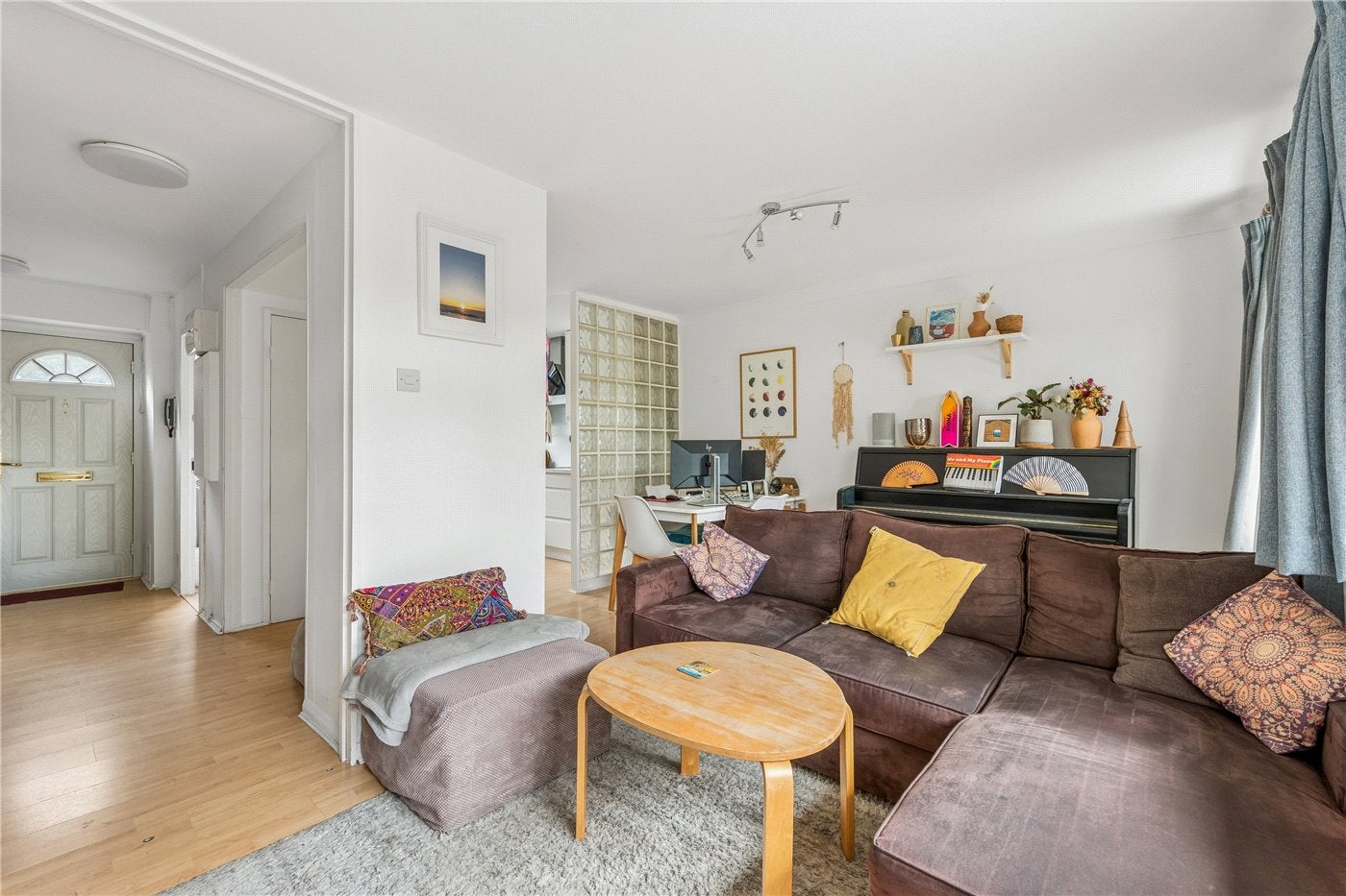 Flat Eckford Street in Greater London