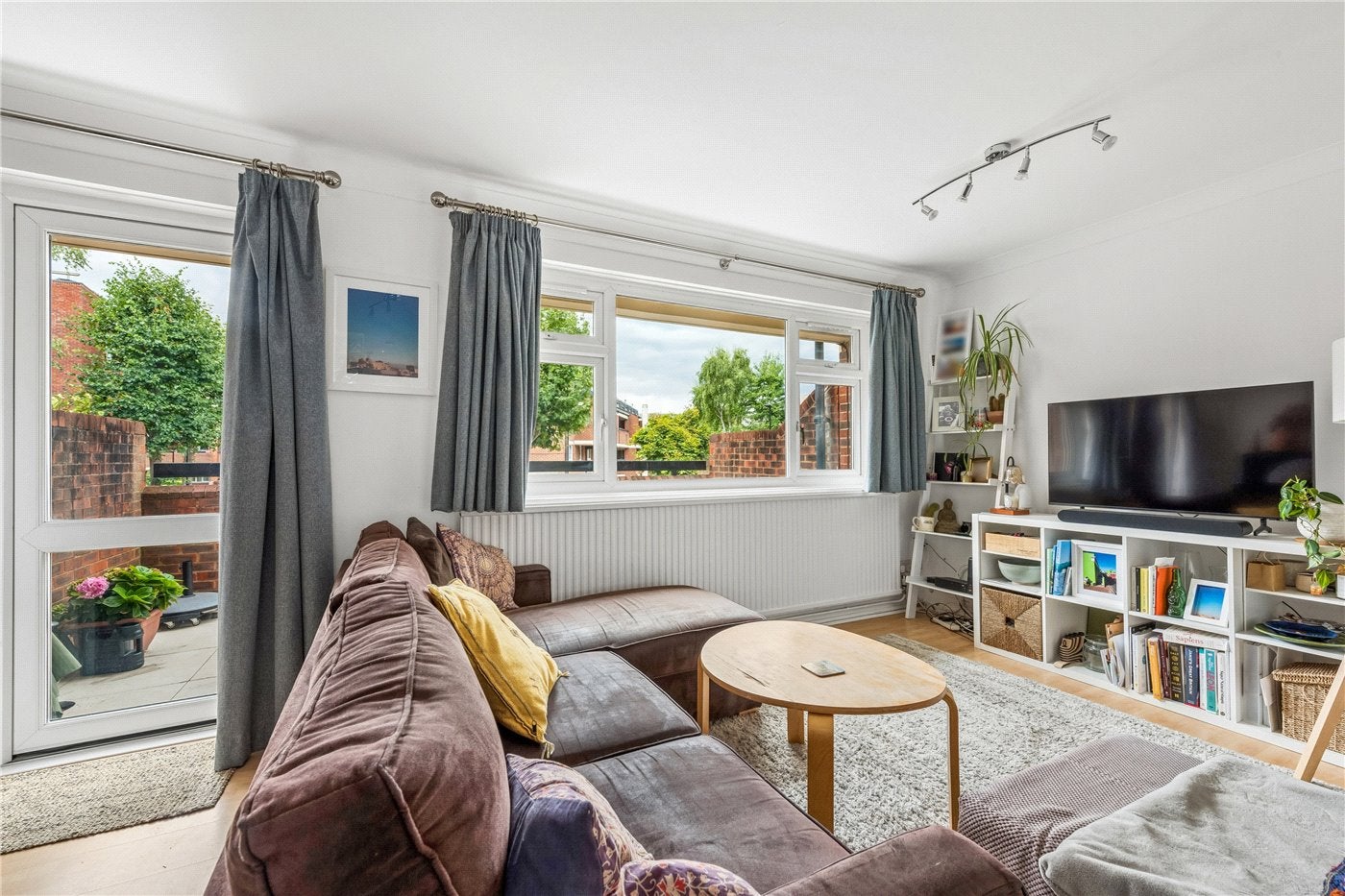 Flat Eckford Street in Greater London