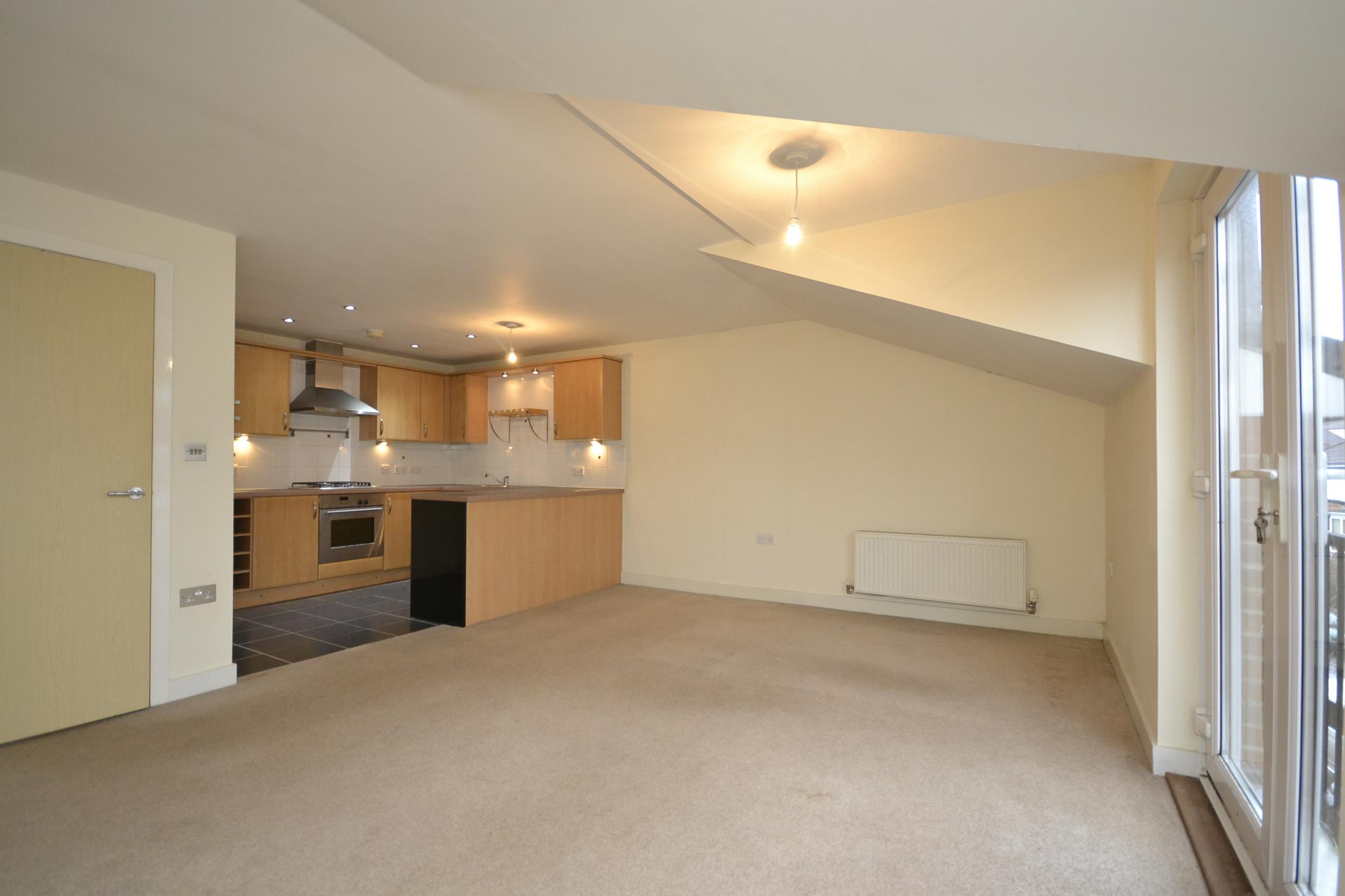 Flat Claremont Avenue in Bristol
