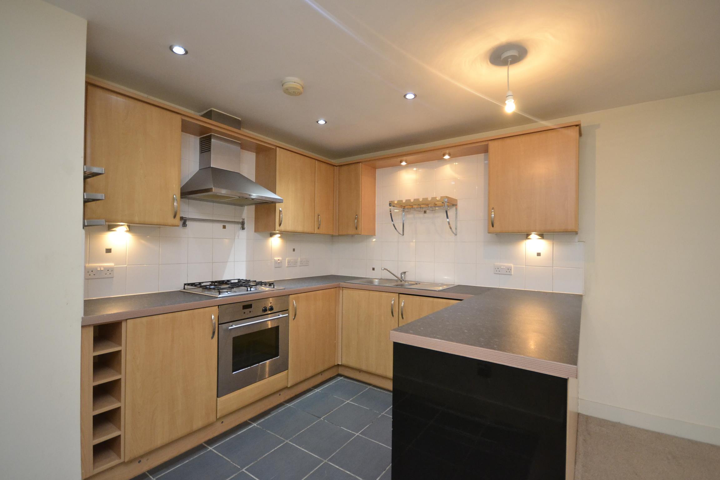 Flat Claremont Avenue in Bristol