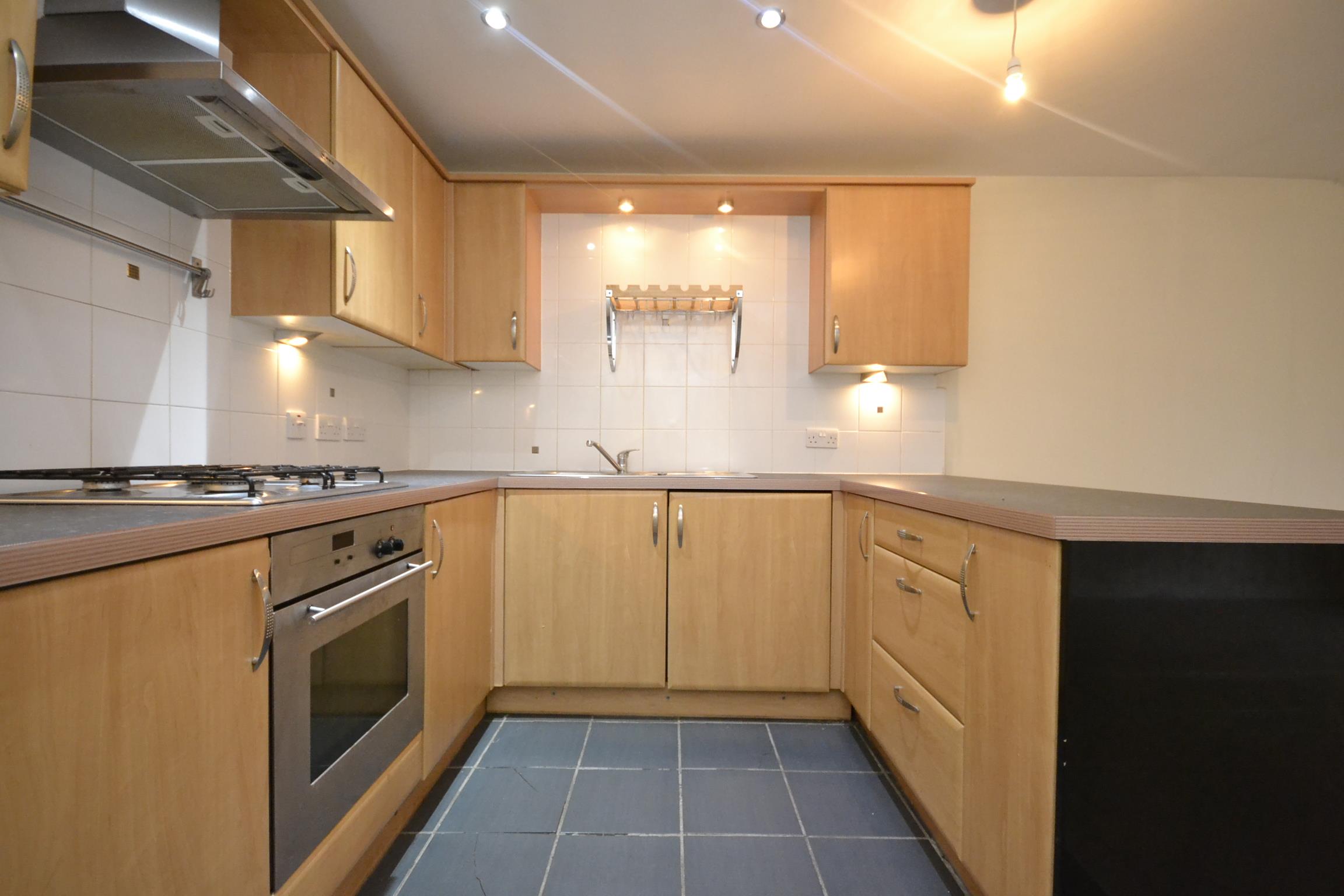 Flat Claremont Avenue in Bristol