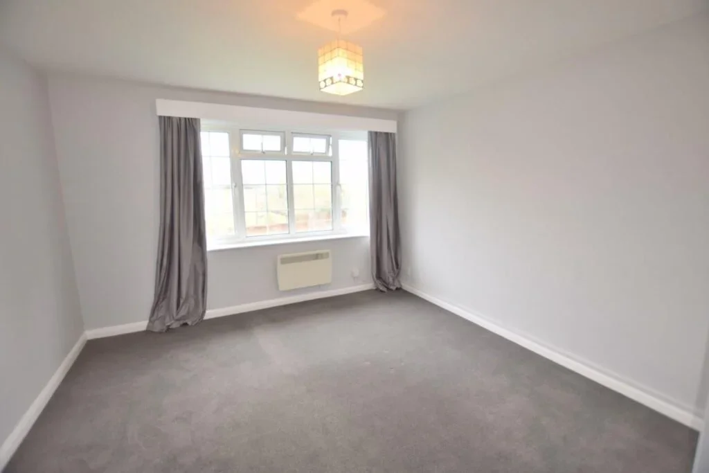 Flat Wordsworth Drive in Greater London