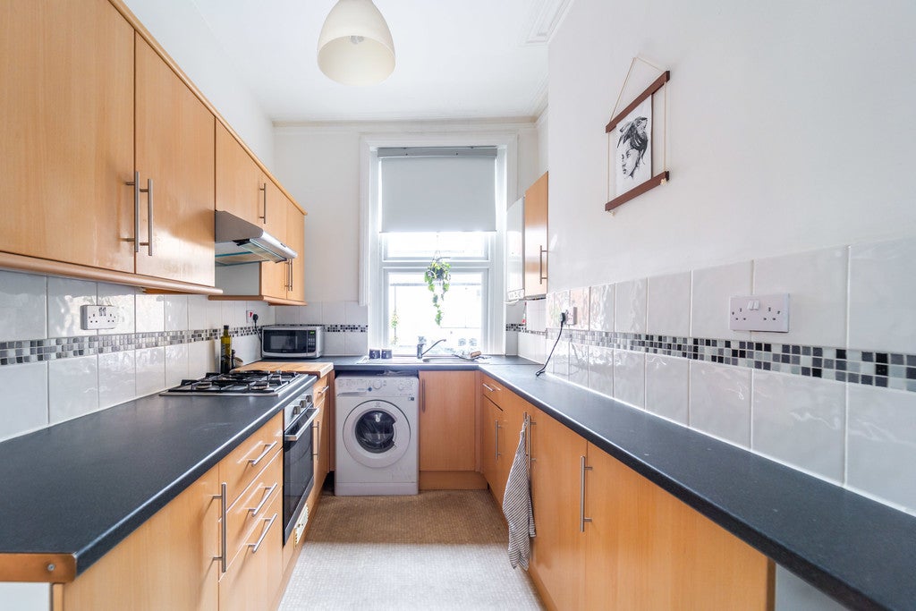 Flat Bryanstone Road in Greater London