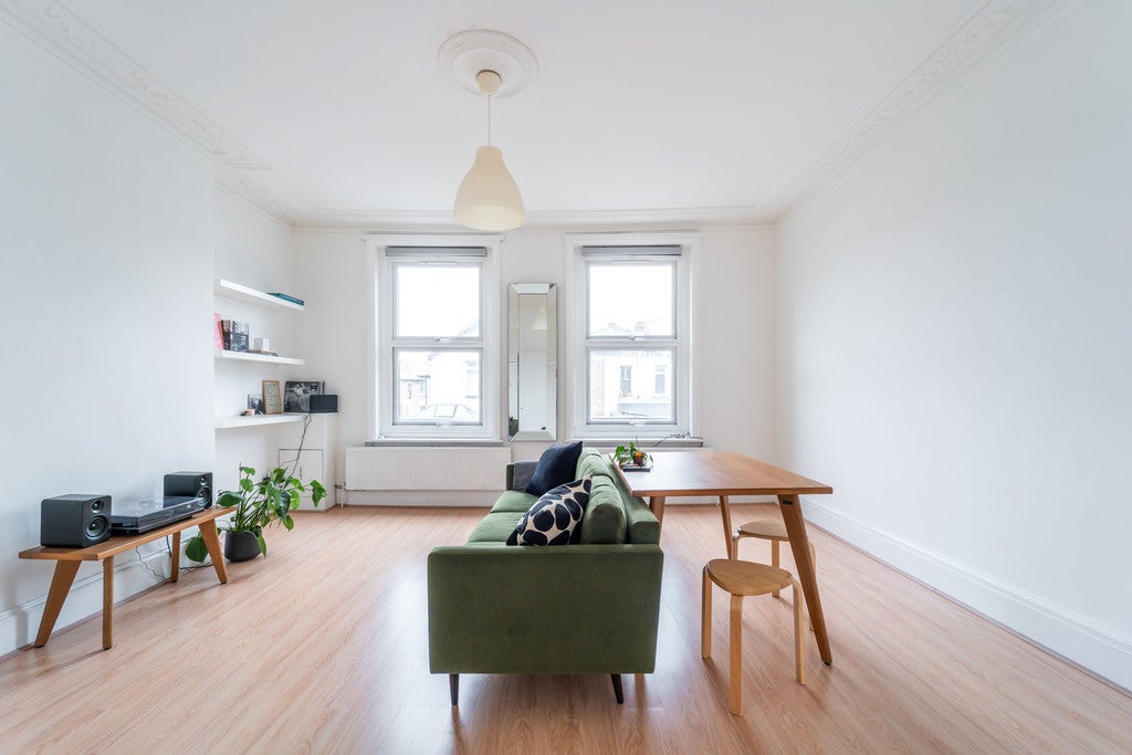 Flat Bryanstone Road in Greater London