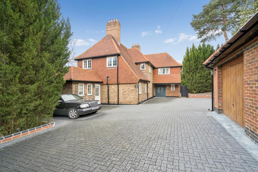 House Pinner Hill Road in Greater London