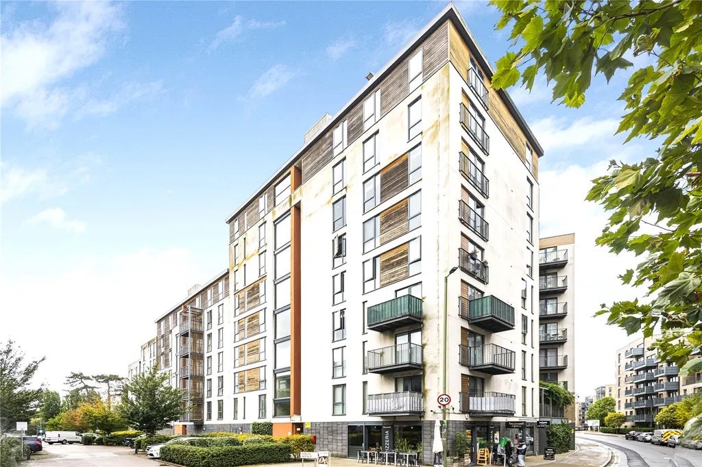 Flat Joslin Avenue in Greater London