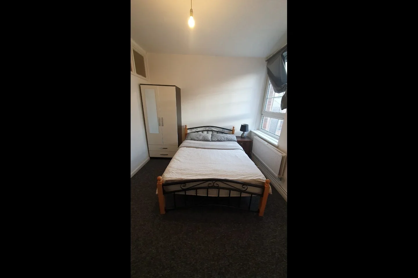 Room Twine Court in Greater London