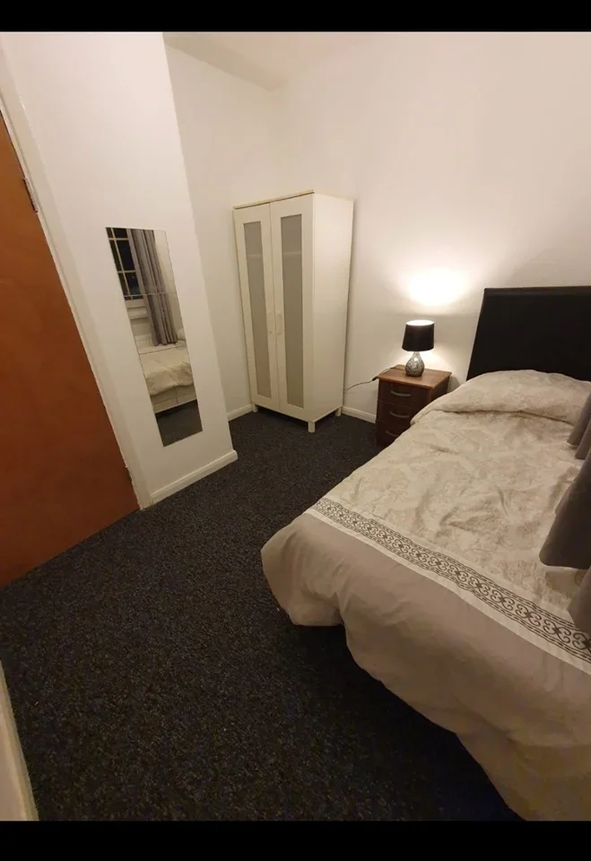 Room Twine Court in Greater London
