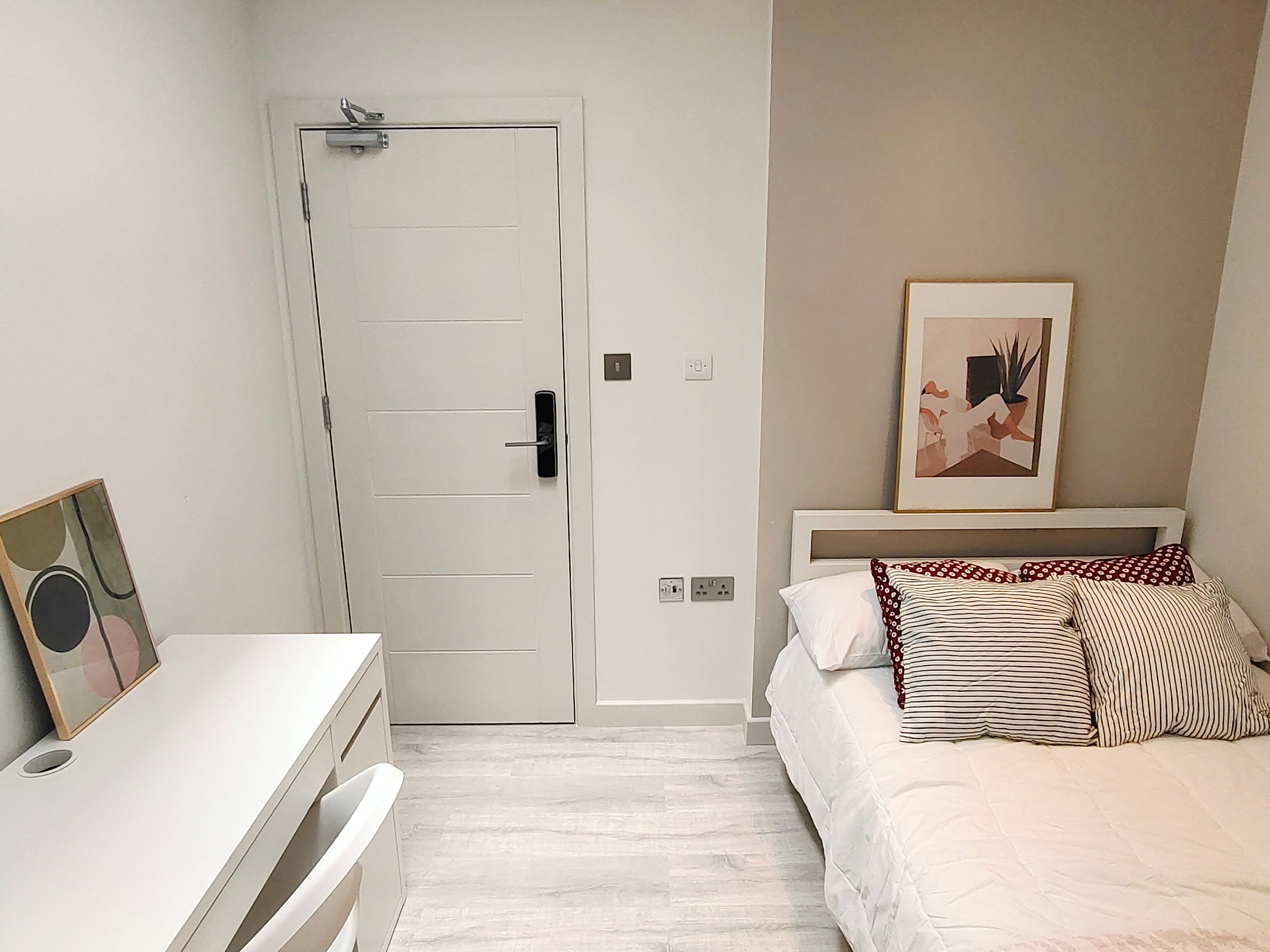 Flat Villiers Road in Greater London