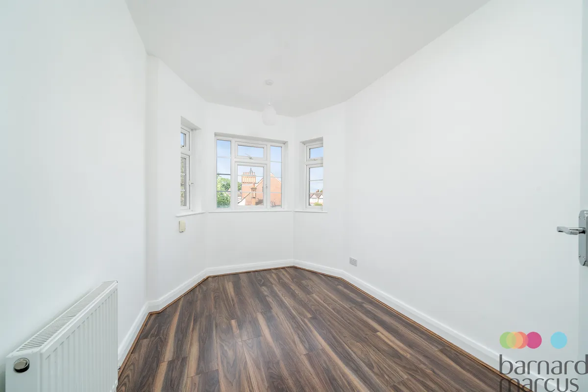 Flat Colney Hatch Lane in Greater London