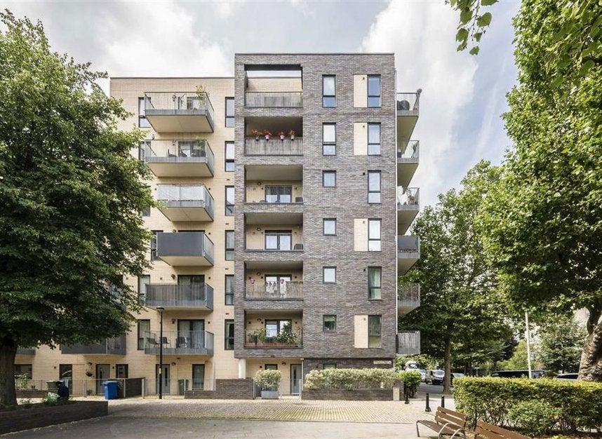 Flat Old Jamaica Road in Greater London