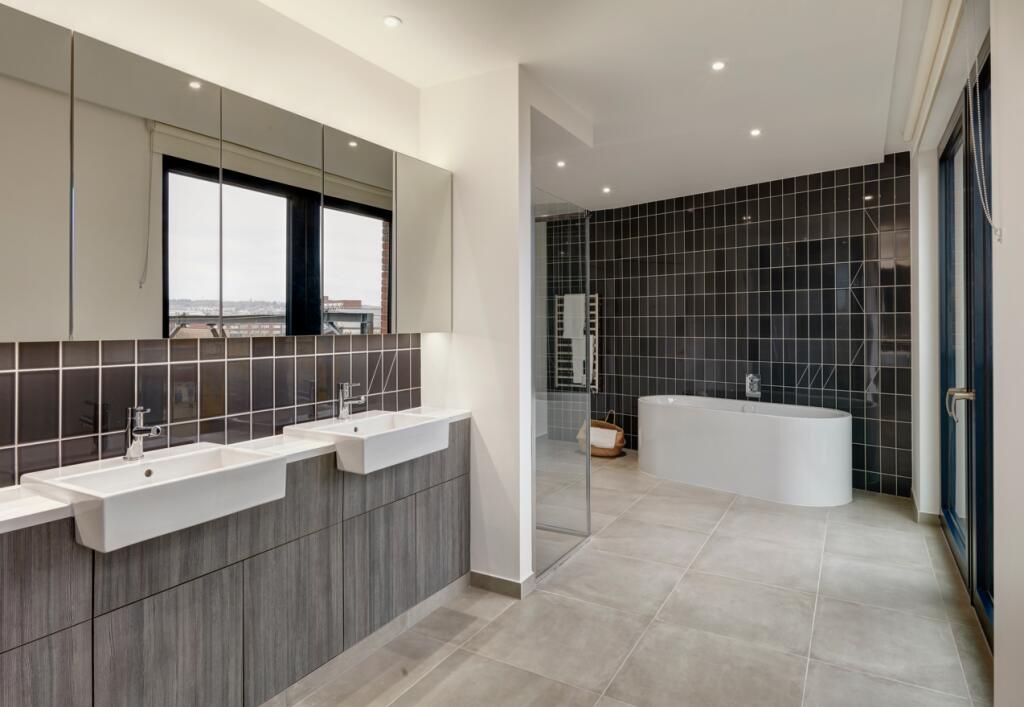Flat Skelwith Road in Greater London