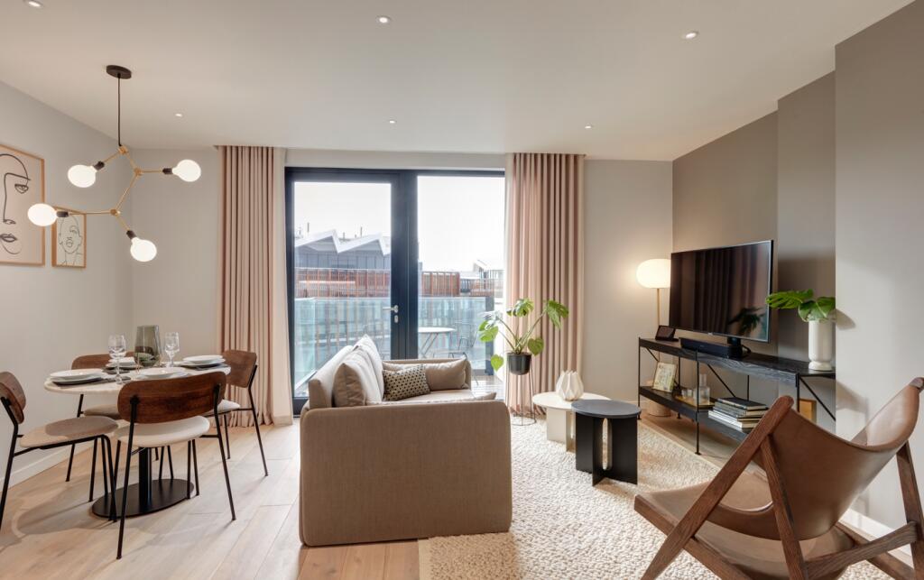 Flat Skelwith Road in Greater London