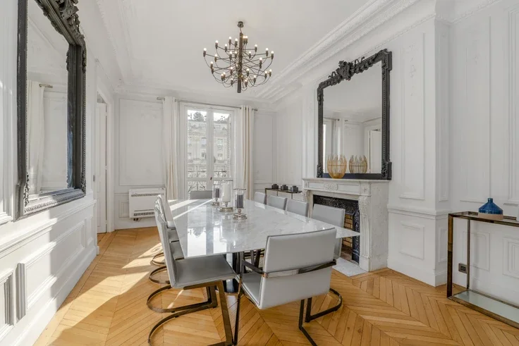 Flat Avenue Kléber in Paris