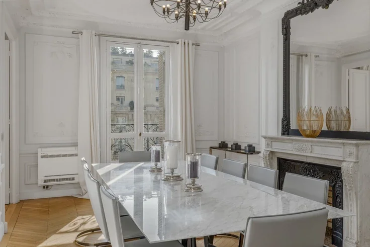 Flat Avenue Kléber in Paris