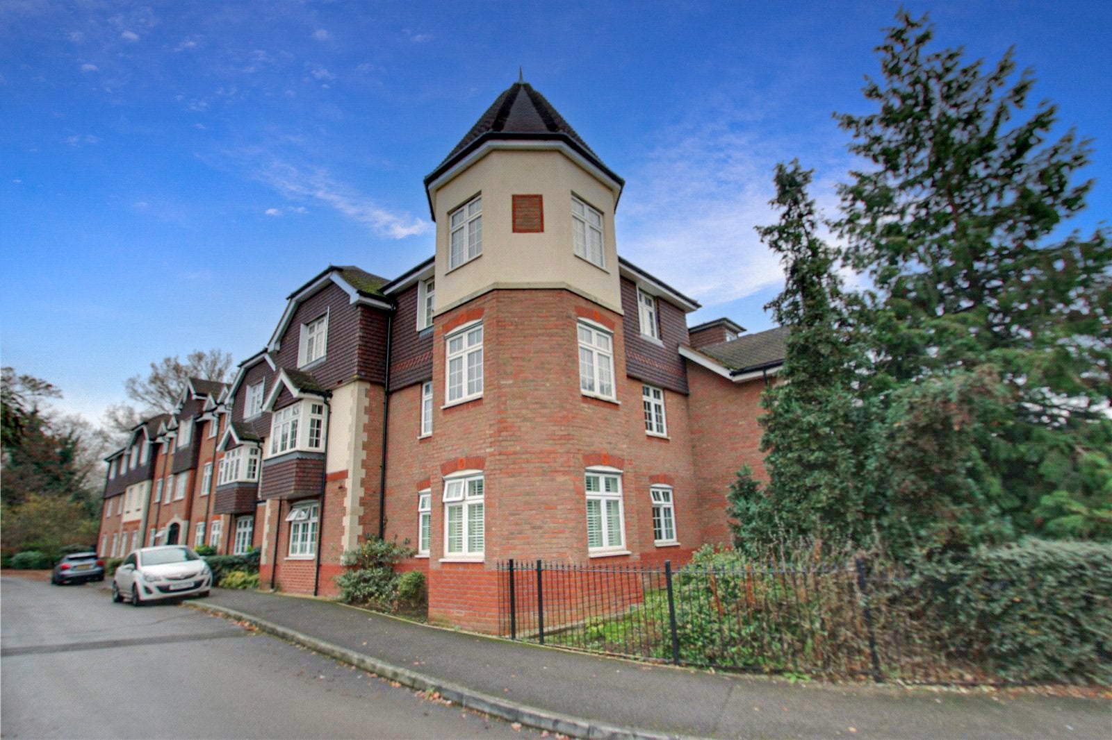 Flat Heath Road in Walton on Thames