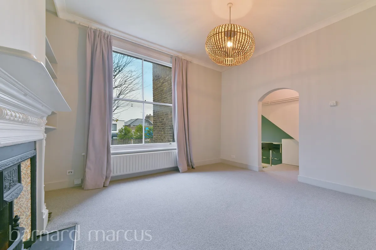 Flat Louvaine Road in Greater London