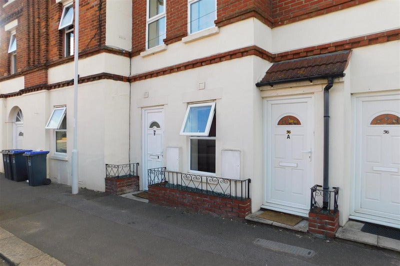 Flat Tarring Road in Worthing