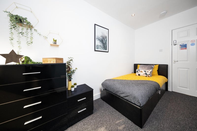 Room Edward Street in Nuneaton and Bedworth