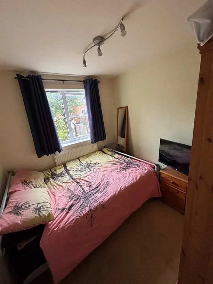 Room Parkside Place in Borough of Spelthorne