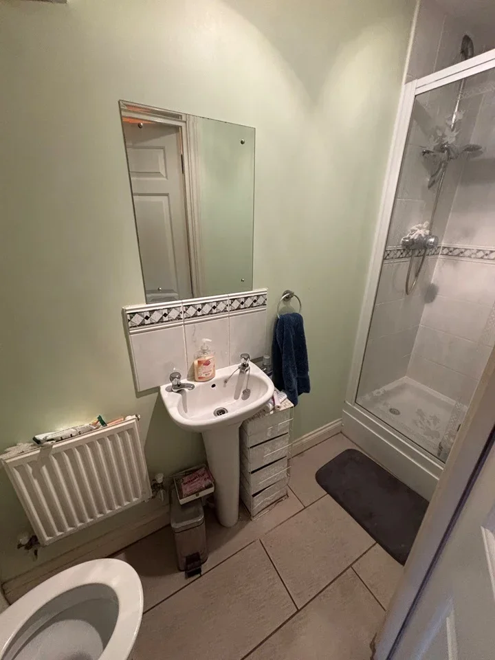 Room Parkside Place in Borough of Spelthorne