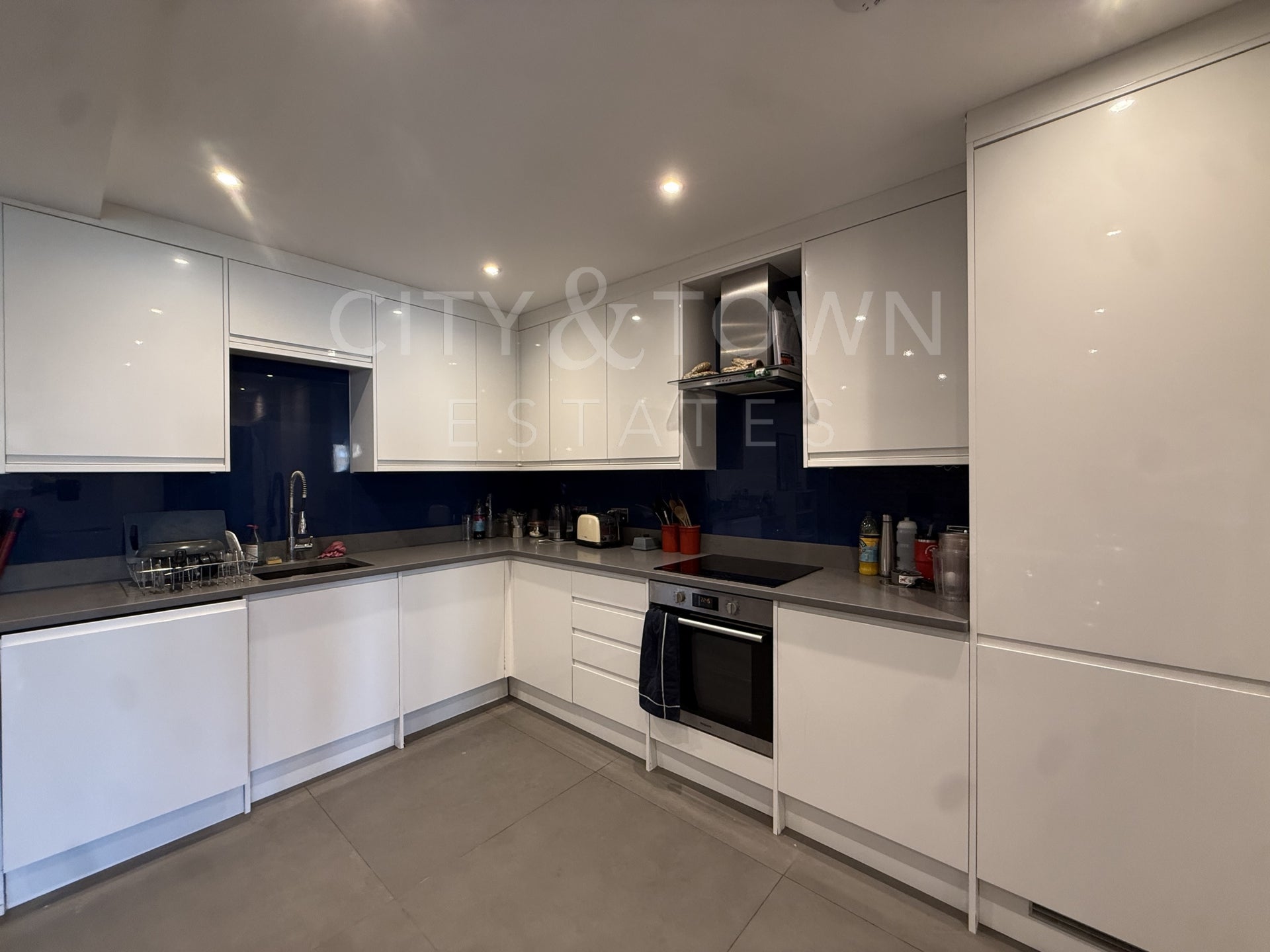 Flat Copperfield Road in Greater London