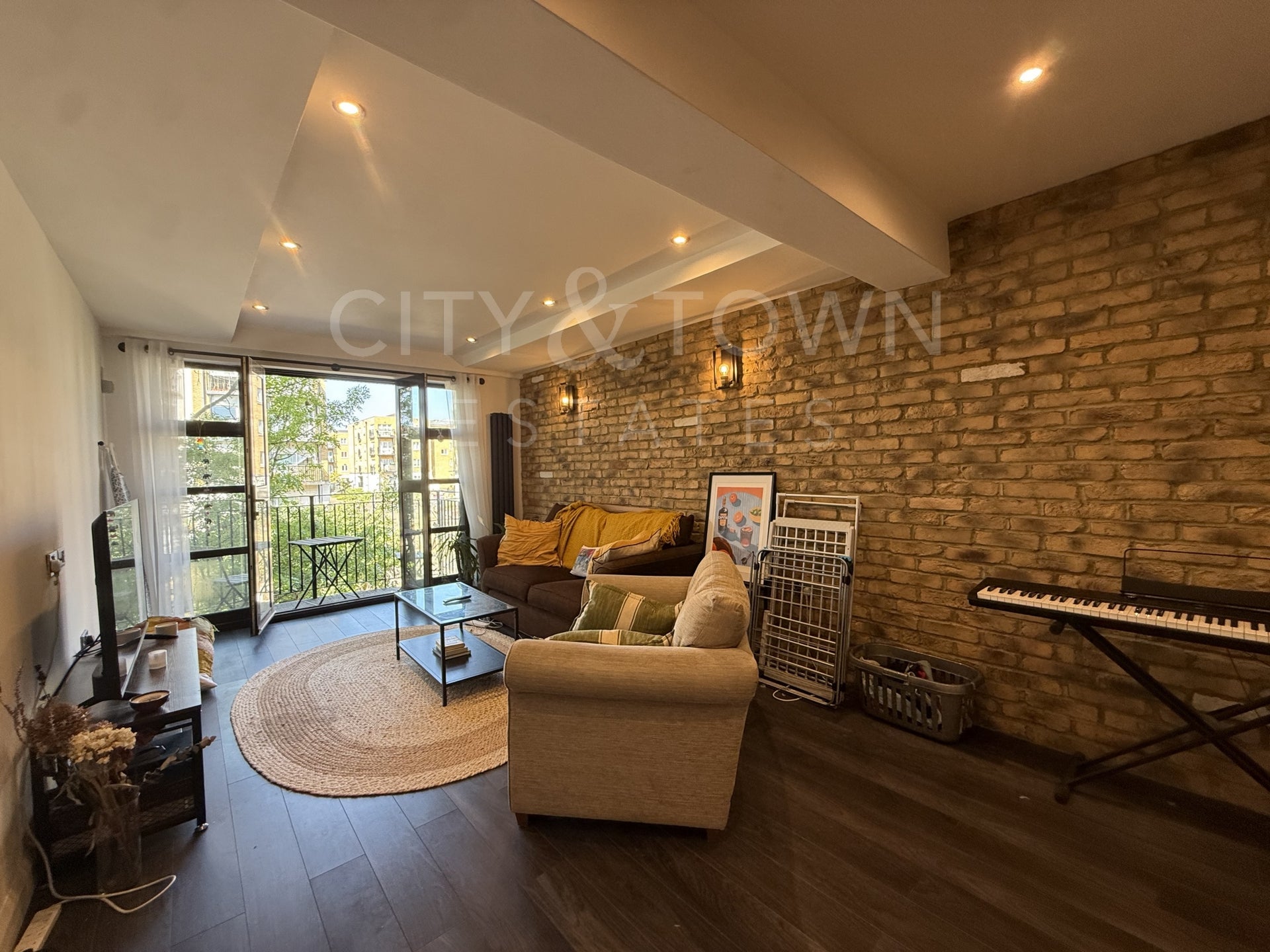 Flat Copperfield Road in Greater London