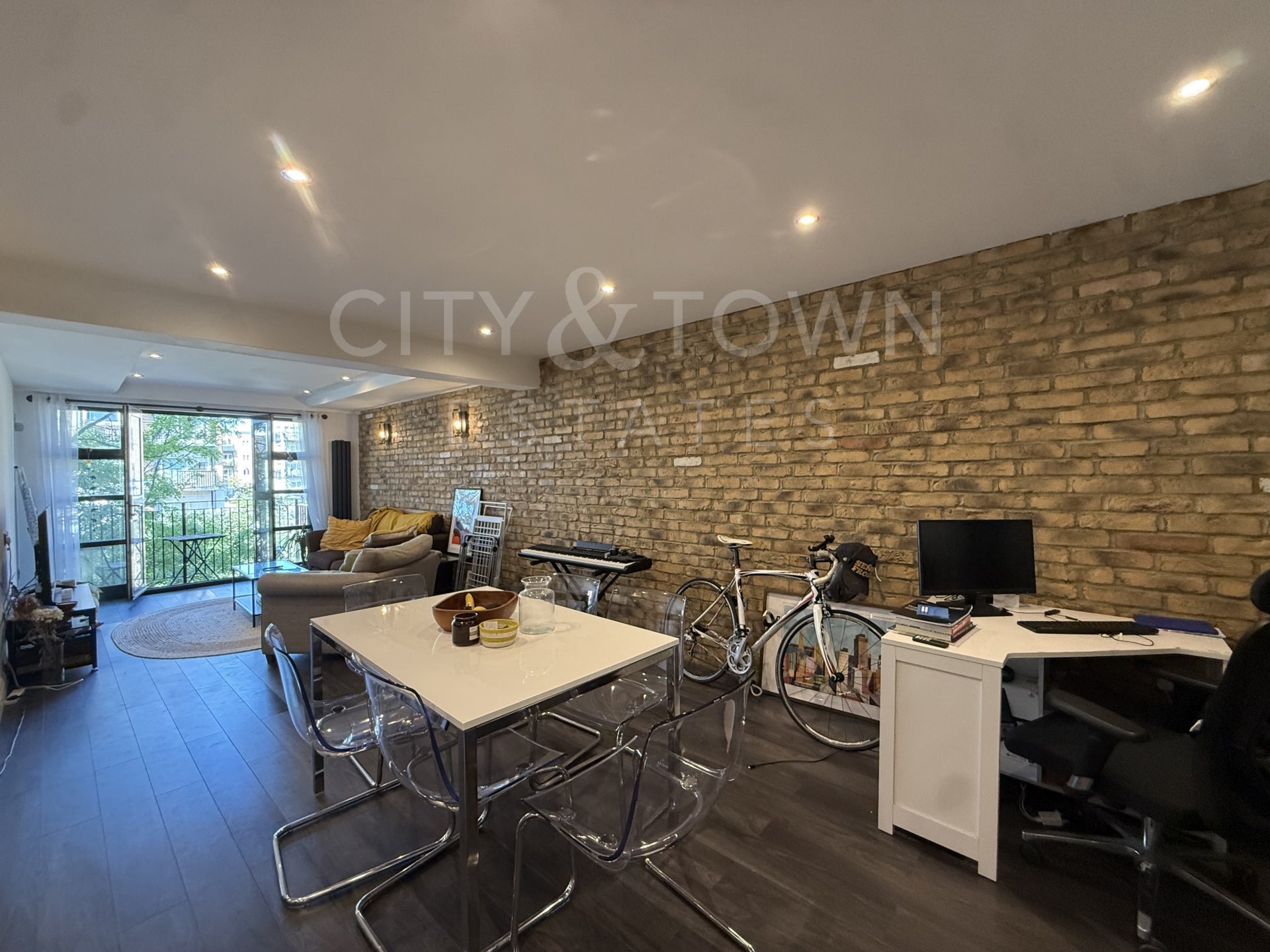 Flat Copperfield Road in Greater London