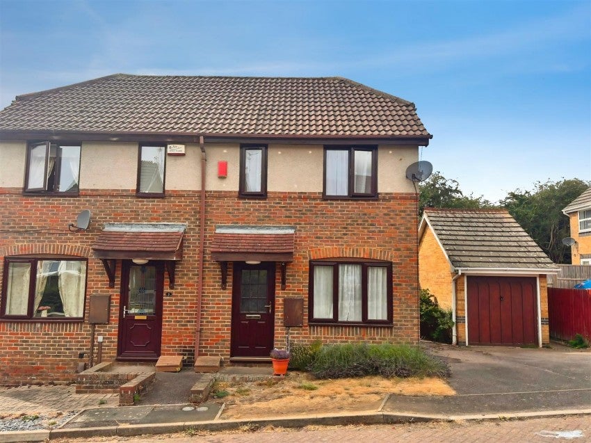 House Saint Swithins Close in Kettering
