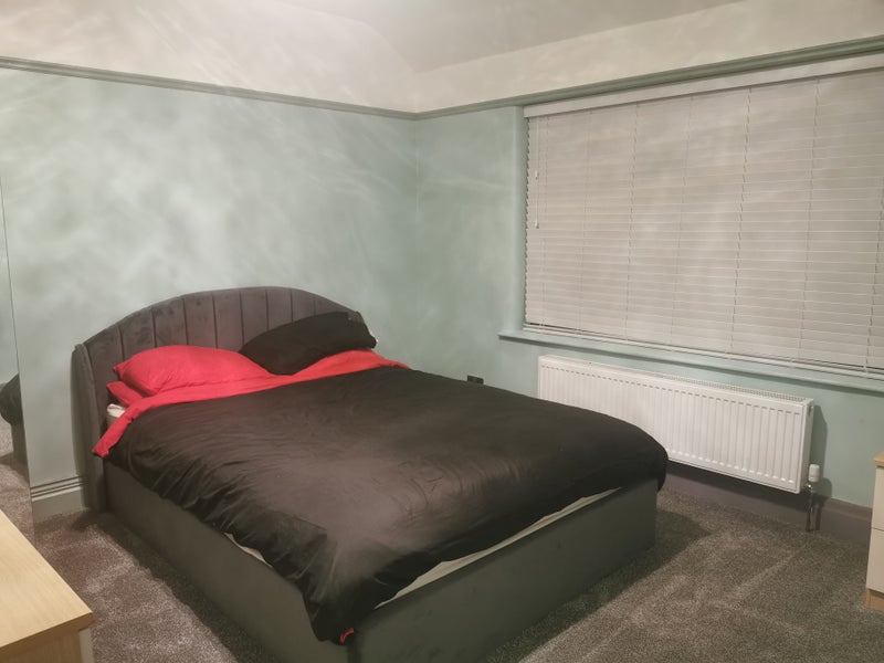 Room Rutland Avenue in Trafford