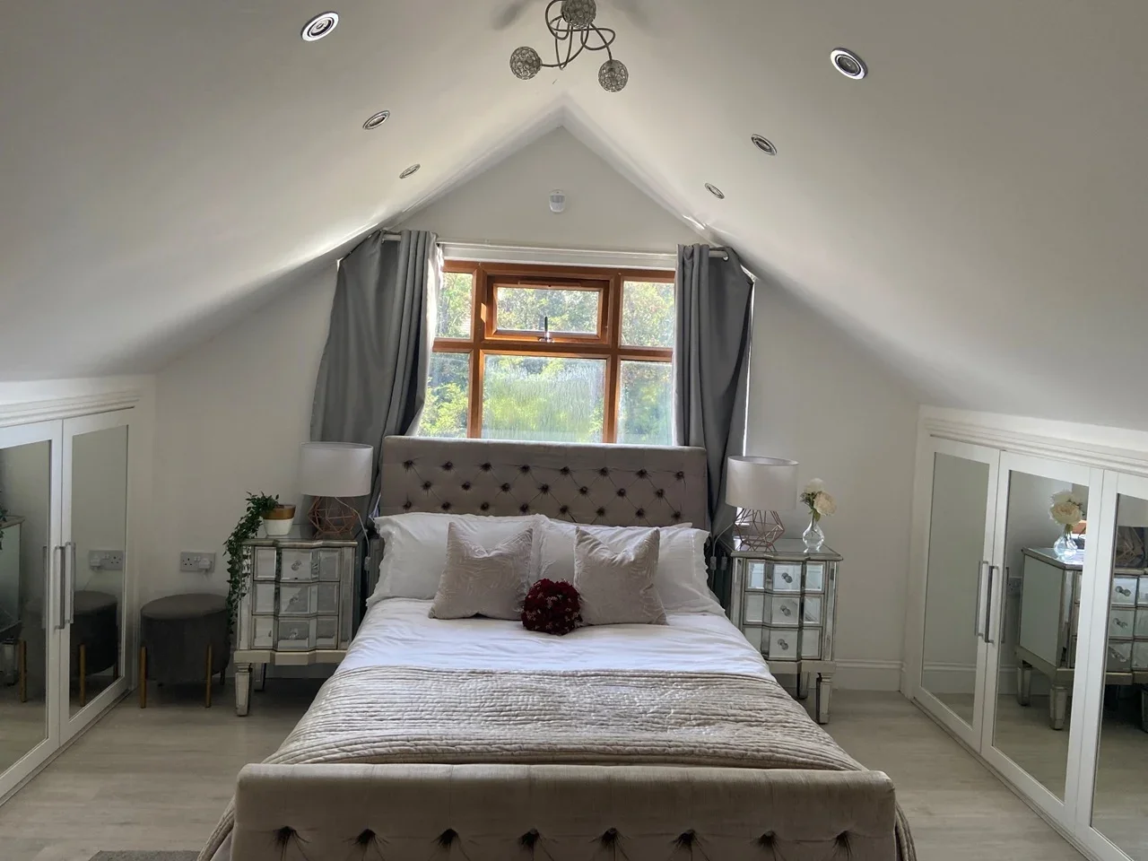 Room Rainham Road South in Greater London