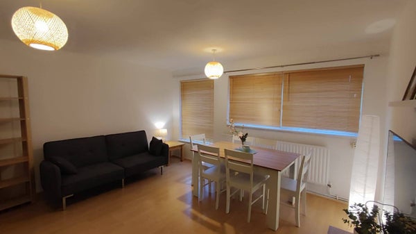 Flat Lovelinch Close in London