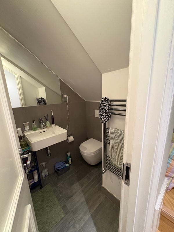 Room Penywern Road in Greater London
