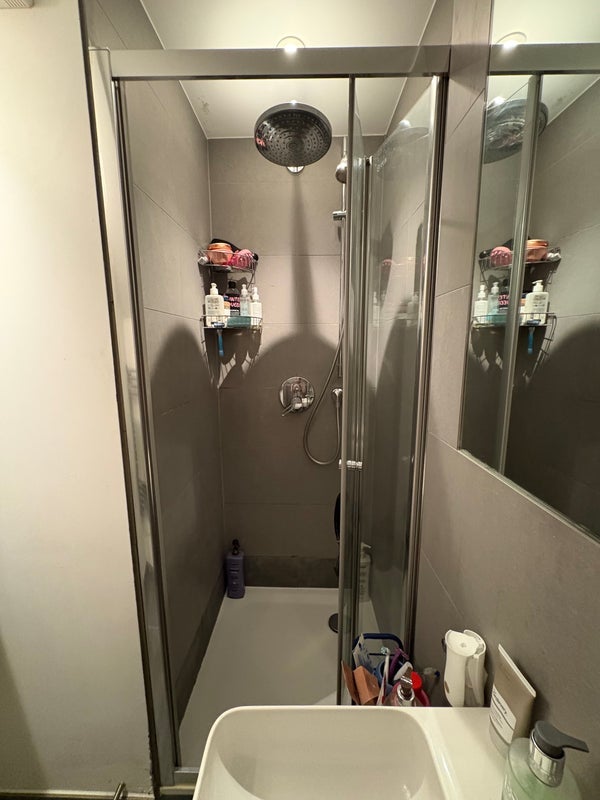 Room Penywern Road in Greater London