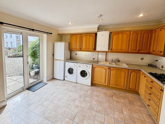 Flat Riley Court in Gillingham