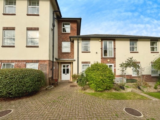 Flat Riley Court in Gillingham