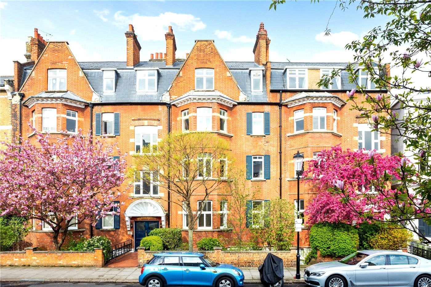 Flat Elgin Crescent in Greater London