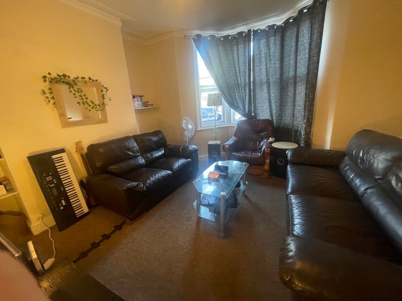 Room Gloucester Road in Bristol