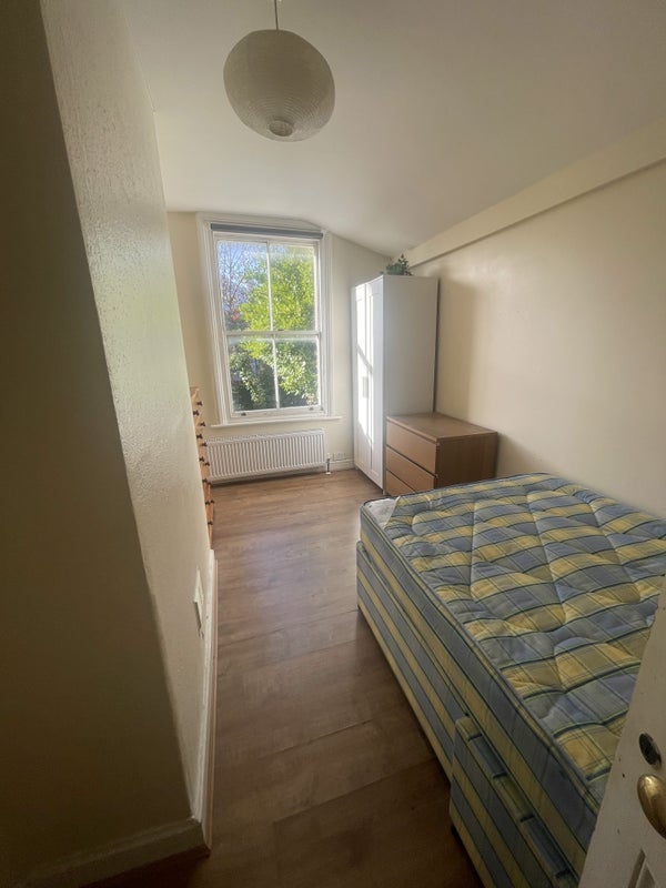 Room Gloucester Road in Bristol