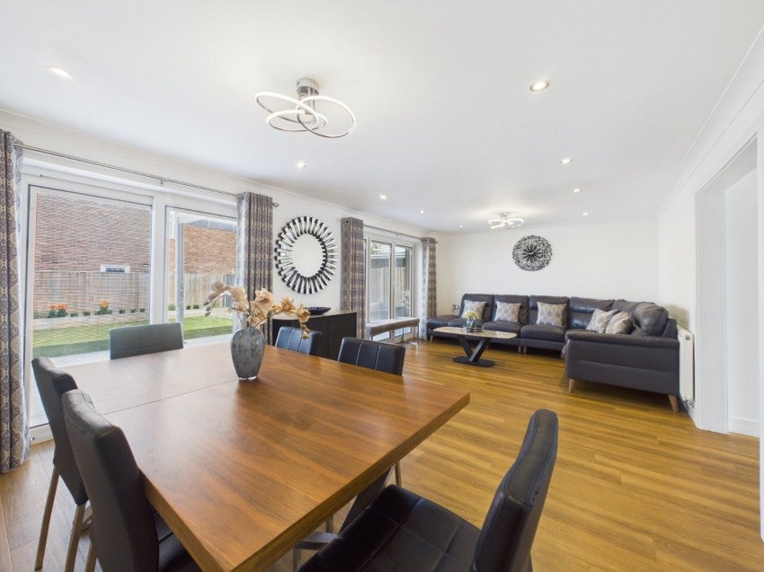 Flat Aston Mead in Windsor