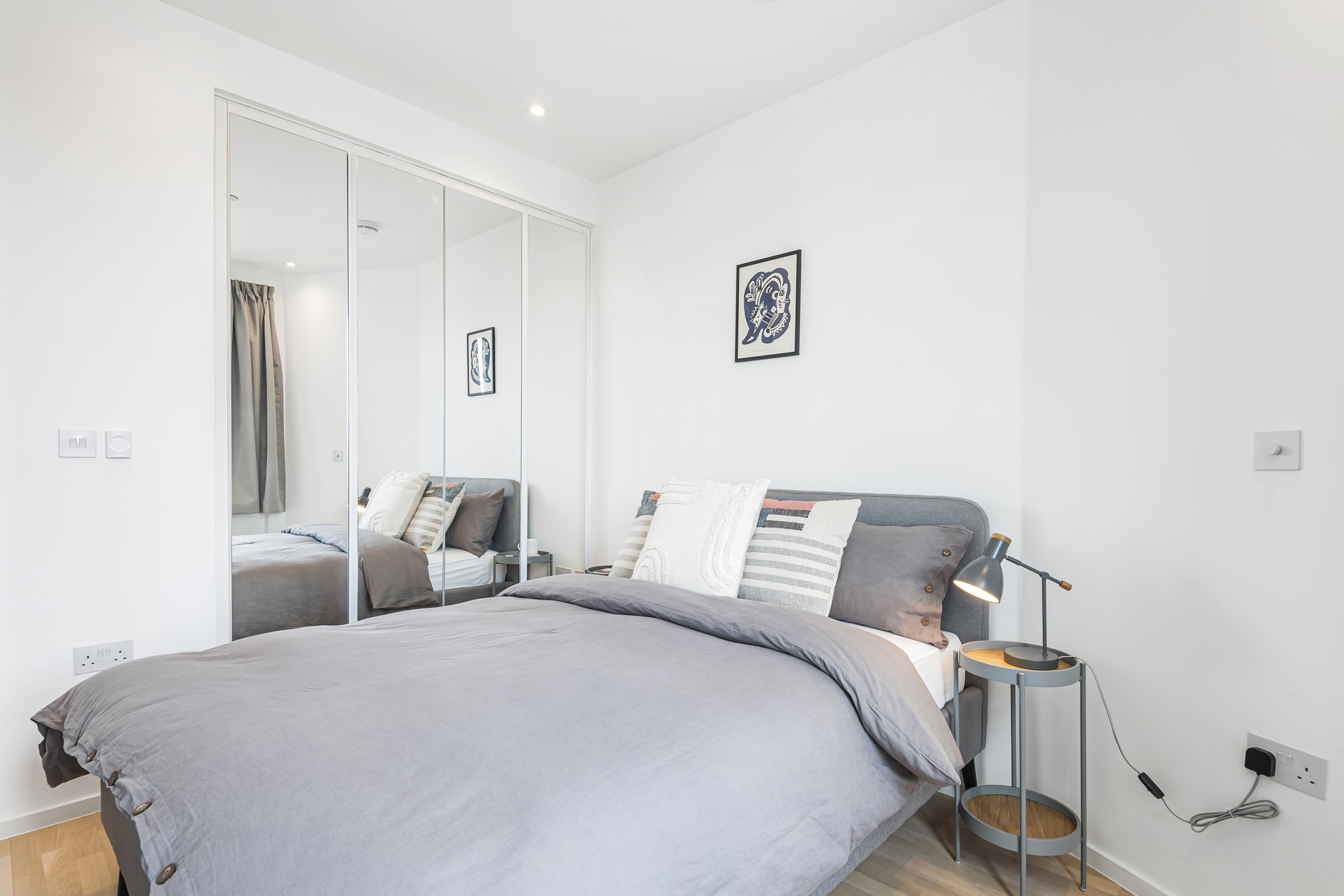 Room Queens Road in Reading