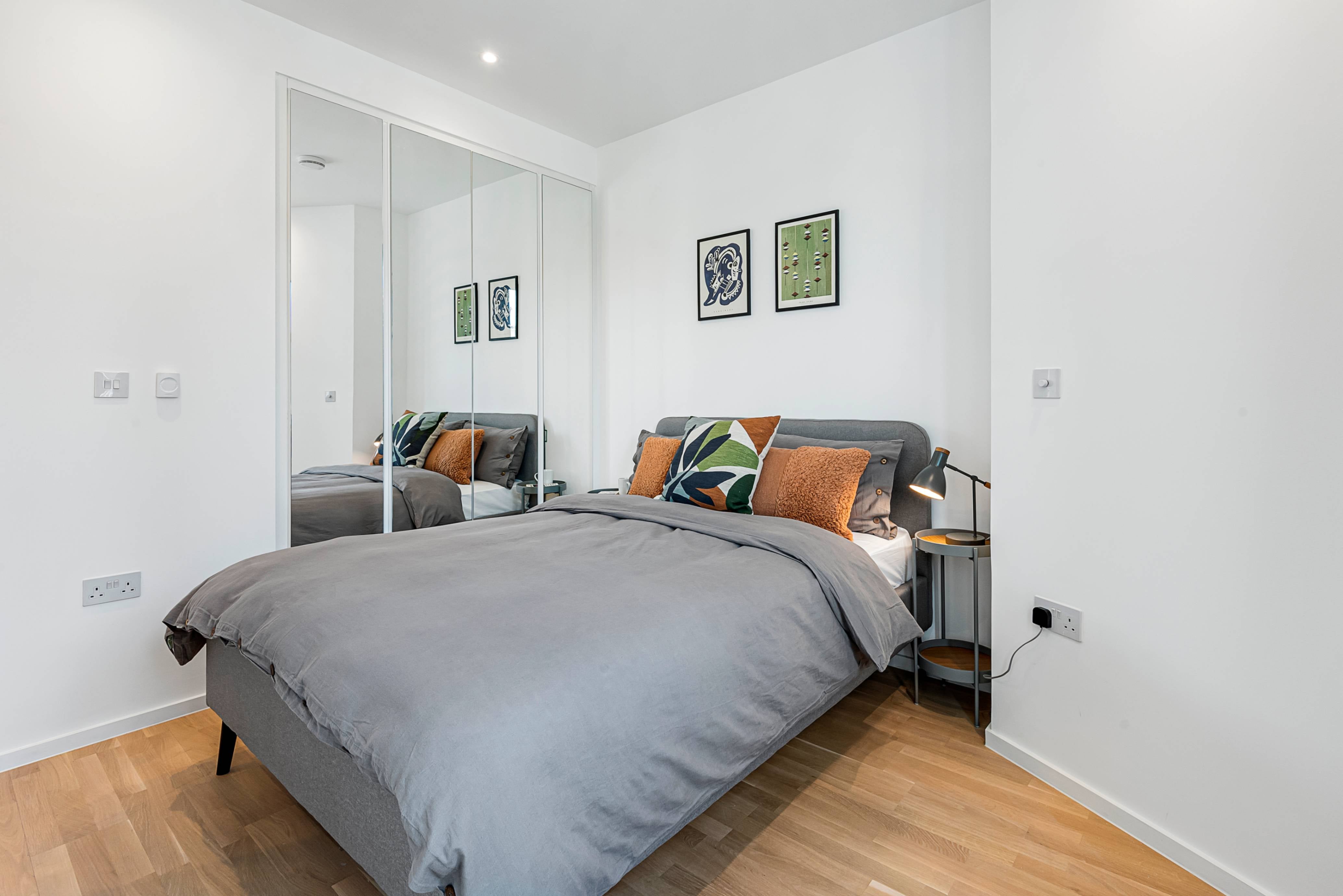 Room Queens Road in Reading