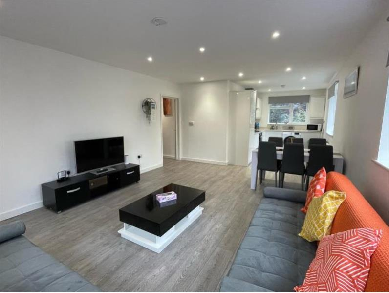 Flat Rowley Road in Torquay