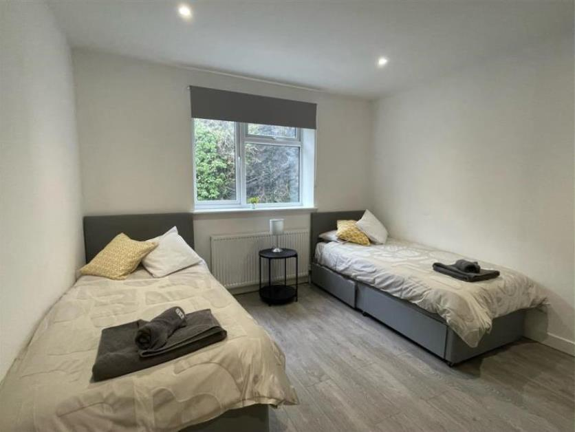 Flat Rowley Road in Torquay