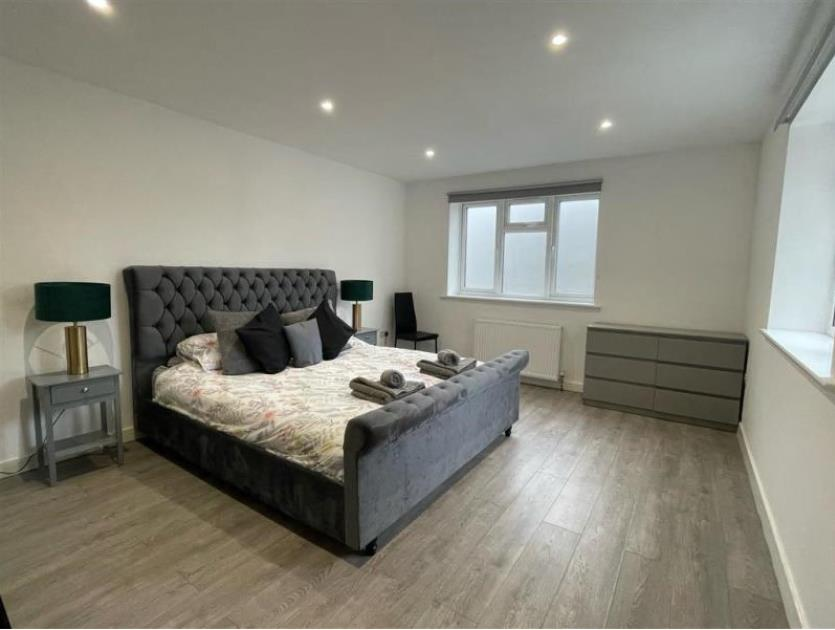 Flat Rowley Road in Torquay