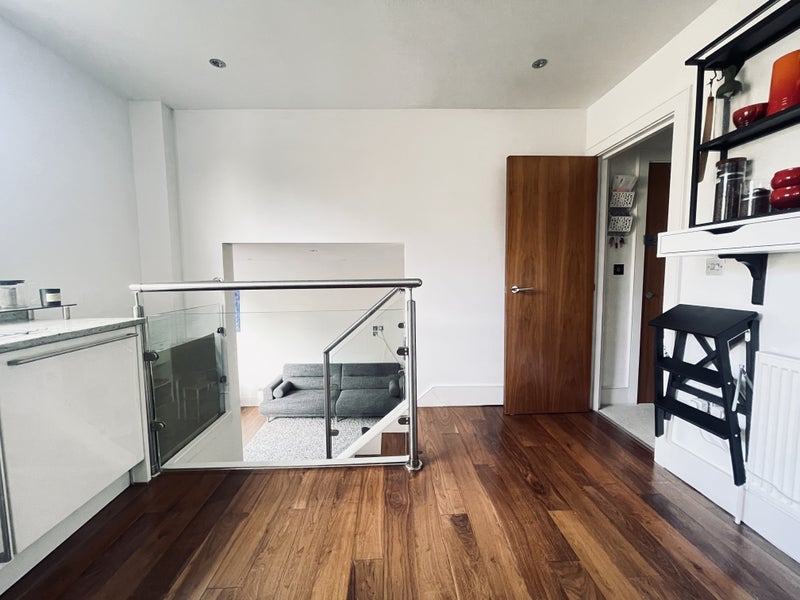 Room Finsbury Park Road in Greater London